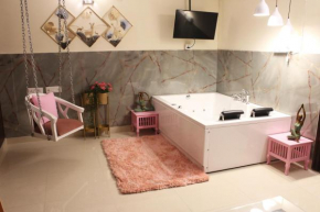 Modern Jacuzzi Hot Tub 1BHK Suite South Delhi 3